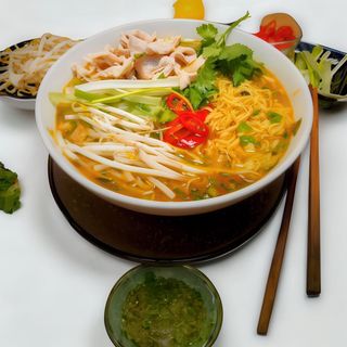 Zupa obiadowa tajska z kurczakiem