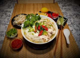 Zupa obiadowa PHO z kurczakiem