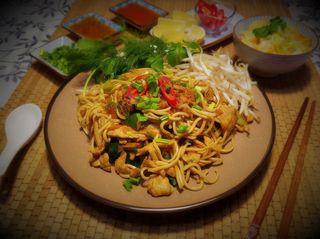 Makaron A-DONG z kurczakiem