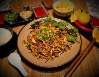 Makaron A-DONG z wołowiną