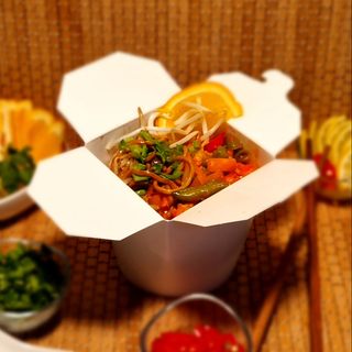 BOX Kurczak słodko-kwaśny z makaronem