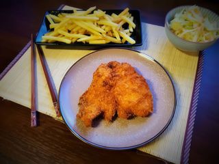 Zestaw dla dzieci - polędwiczka chrupiąca, frytki, surówka