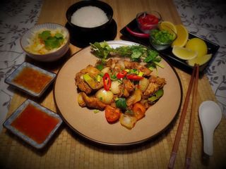 Żeberka pikantne na miodzie w aromacie trawy cytrynowej