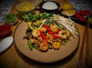 Krewetki z warzywami 