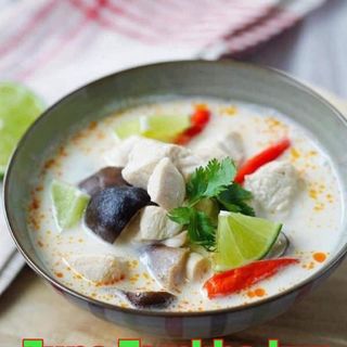 Zupa Tom Kha kai z kurczakiem