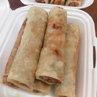 Sajgonki z surówką 4szt