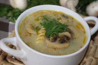 Zupa pieczarkowa z makaronem