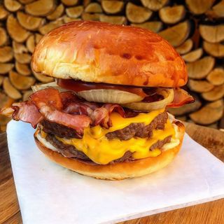 Triple B (Brioche,becon,BBQ)