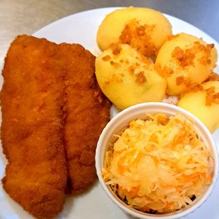 Filet z Pangi /Ziemniaki z tł / Mix Surówek + Żurek