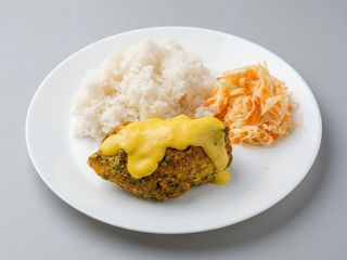 Soczysta pierś drobiowa w sosie beszamelowym