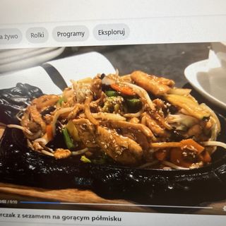 Kurczak tańczący na gorącego półmiska