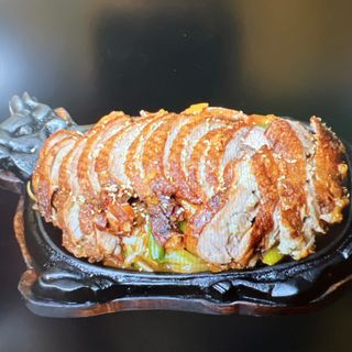 Kaczka tańcząca na półmisku