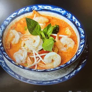 Krewetki z trawą cytrynową i chilli