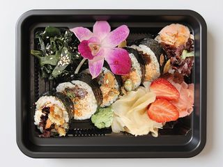 Futomak z pieczonym łososiem (6szt.)