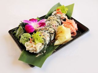 Futomak z sałatką surimi (6szt.)