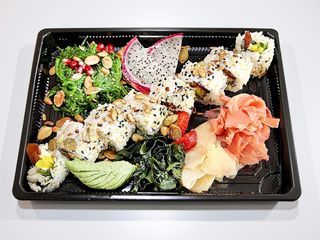 Uramak z pieczonym łososiem na ostry (8szt.)