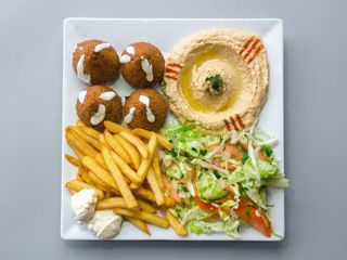 DANIA  FALAFEL Z HUMMUSEM