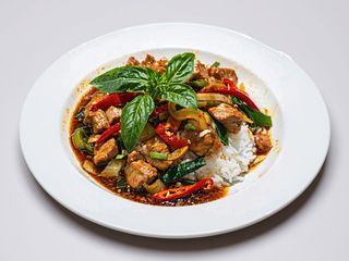 Wieprzowina po tajsku na gorącym żeliwie 350g