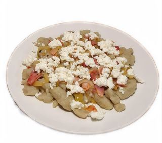 Kluski ziemniaczane z twarogiem, boczkiem i cebulką 450g