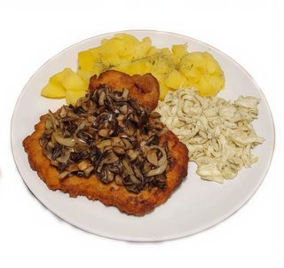 Kotlet schabowy z pieczarkami i cebulką