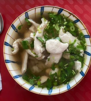 V5 Zupa z makaronem ryżowym i kurczakiem