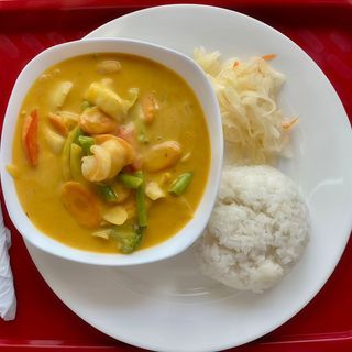 T7 Krewetki curry po tajsku z mlekiem kokosowym i warzywami