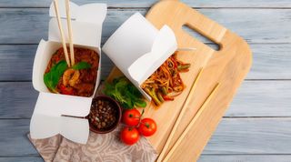 Mini box makaron z kurczakiem