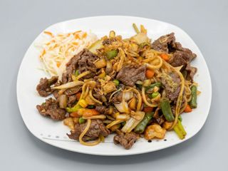 Makaron chiński z wieprzowiną