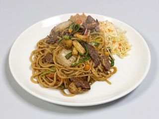 Makaron chinski z wołowiną