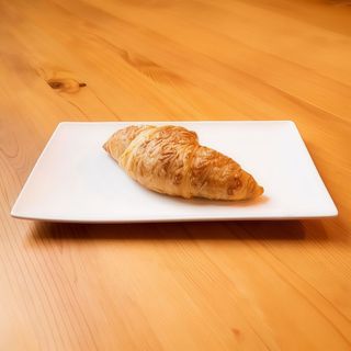 Croissant z szynką i serem