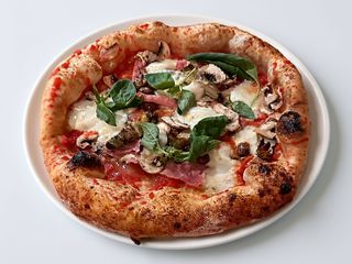 Itali 30cm-sos, ser, szpinak, cebula, papryka, krewetki...