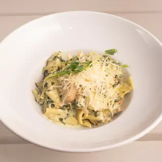 1. Tagliatelle ze szpinakiem i łososiem