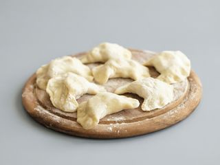 Pierogi mięsne w sosie 8szt
