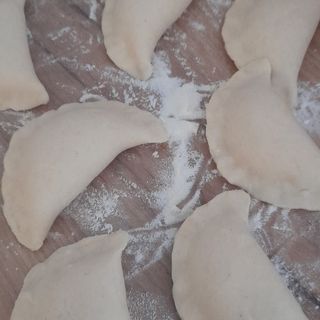 Pierogi z serem na słodko ze śmietaną 