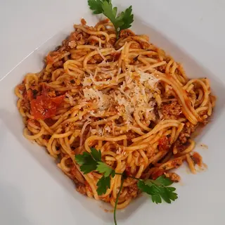 Spaghetti bolognese i parmezanem