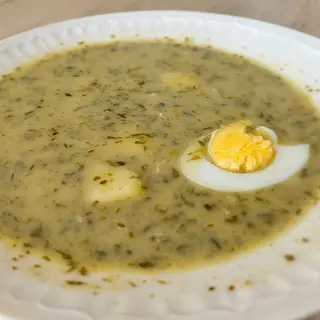 Szczawiowa z ziemniakami i jajkiem