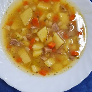 Kapuśniak z kiszonej kapusty z ziemniakami