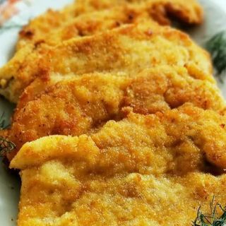 Panierowany kotlet drobiowy, puree ziemniaczane, buraczki