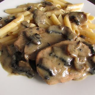 Schab z podgrzybkiem w śmietanie, makaron penne