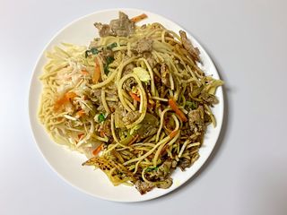 Makaron chiński z kurczakiem