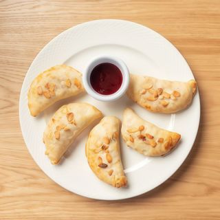 Pieczone pierogi z bananami i czekoladą 5szt