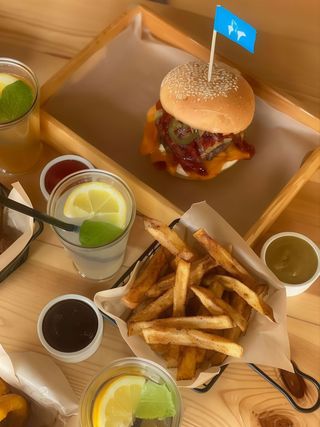 2 x burger do wyboru + 2 x frytasy belgijskie