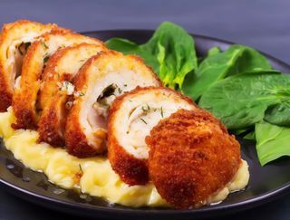 Eskalopki w sosie koperkowym