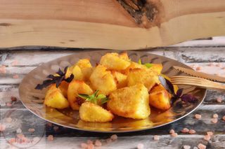 Ziemniaki panierowane z sosem