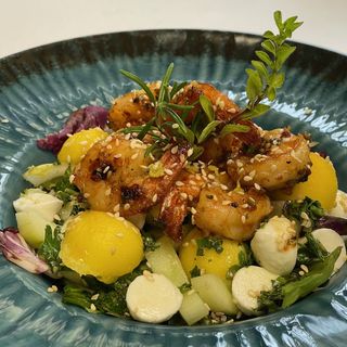 Krewetki Tiger na sałatch