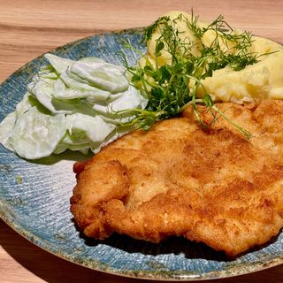 Panierowany filet z indyka, pure ziemniaczane , mizeria