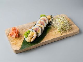 Futomaki pieczony tuńczyk