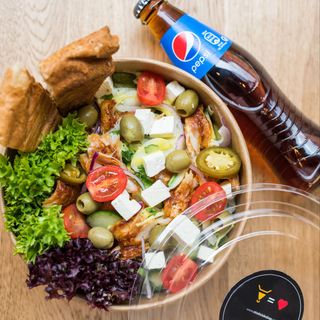 Sałatka Grecka + pepsi 200ml