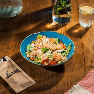 Sałata Cezar z krewetkami