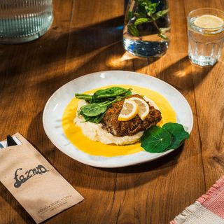 Dorsz pieczony w skorupce orzechowej